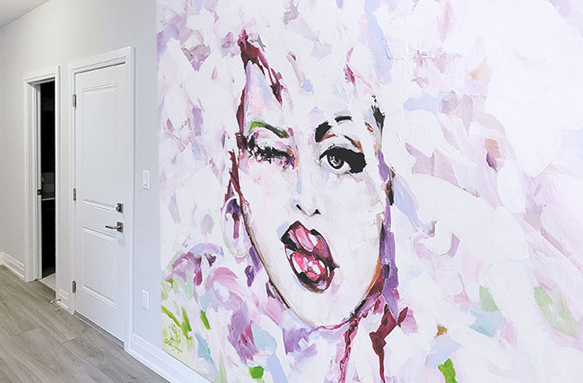 Full-wall-decor-Lip-Service